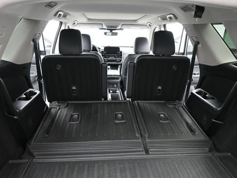 Used 2023 Nissan Pathfinder Platinum AWD/4WD image 21