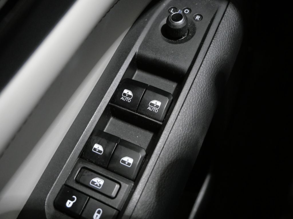 Used 2023 Jeep Compass Limited AWD/4WD image 13