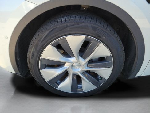 Used 2021 Tesla Model Y Long Range AWD/4WD image 28