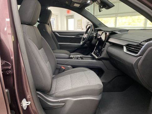 Used 2025 GMC Acadia Elevation image 18