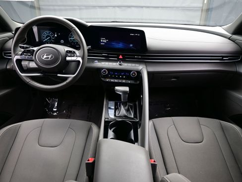 Certified 2024 Hyundai Elantra SEL w/ Convenience Package FWD image 16