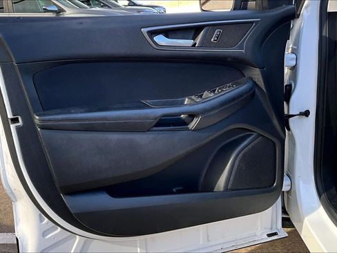 Used 2015 Ford Edge SE image 23