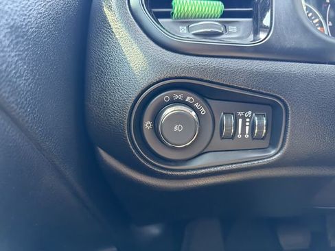 Used 2020 Jeep Renegade Altitude image 38