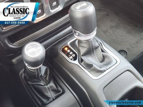 Used 2025 Jeep Wrangler Sport AWD/4WD image 21
