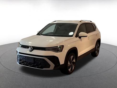Used 2026 Volkswagen Taos SE AWD/4WD image 4