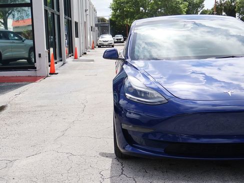 Used 2023 Tesla Model 3 Standard Range RWD image 14