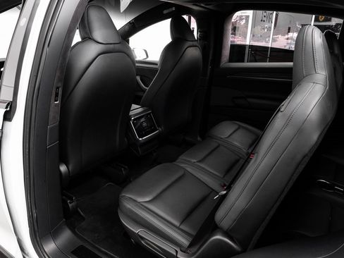 Used 2022 Tesla Model X image 45