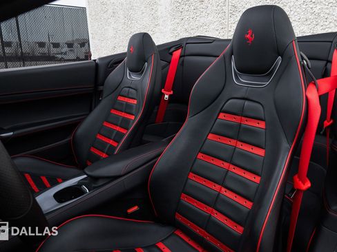 Used 2020 Ferrari Portofino RWD image 24