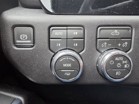 New 2026 GMC Sierra 3500 SLE image 26