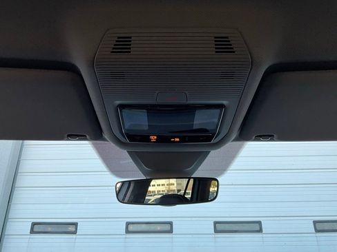 Used 2025 Volkswagen Atlas SE image 17