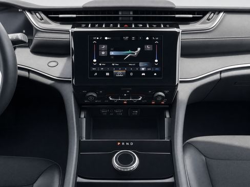 Used 2023 Jeep Grand Cherokee L Laredo RWD image 15