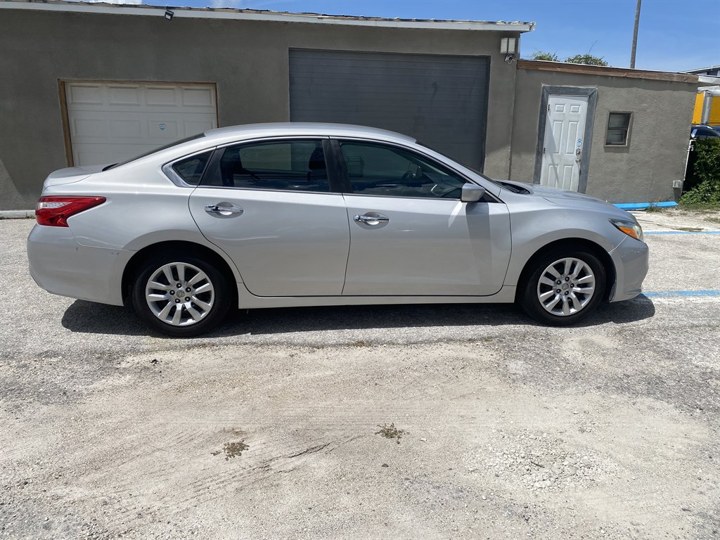 Used 2017 Nissan Altima 2.5 S w/ Power Driver Seat Package FWD image 8