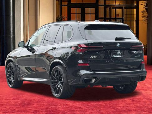 Used 2026 BMW X5 xDrive40i w/ M Sport Package AWD/4WD image 3