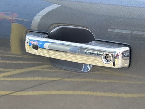 Used 2023 Ford F350 Lariat w/ Chrome Package image 17