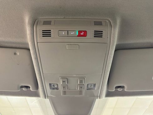 Used 2022 Volkswagen Tiguan SE image 42