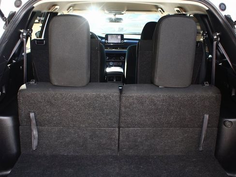 Used 2023 Mitsubishi Outlander ES image 9