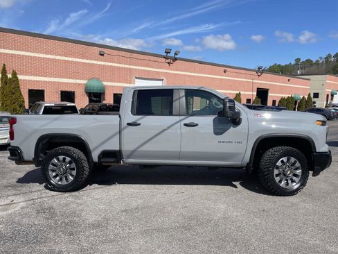 Used 2025 Chevrolet Silverado 2500 Custom w/ Custom Value Package image 19