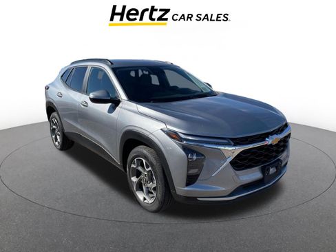 Used 2025 Chevrolet Trax LT w/ LT Convenience Package image 1