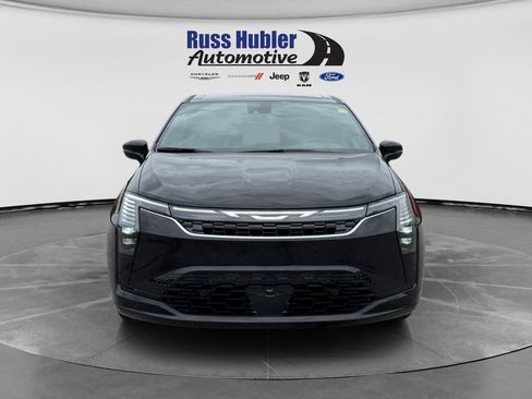 New 2027 Chrysler Pacifica Select w/ Family Tech Group FWD image 10
