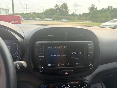 Used 2025 Kia Soul LX w/ LX Technology Package FWD image 15
