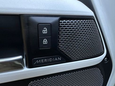 Used 2020 Land Rover Defender 110 SE image 15