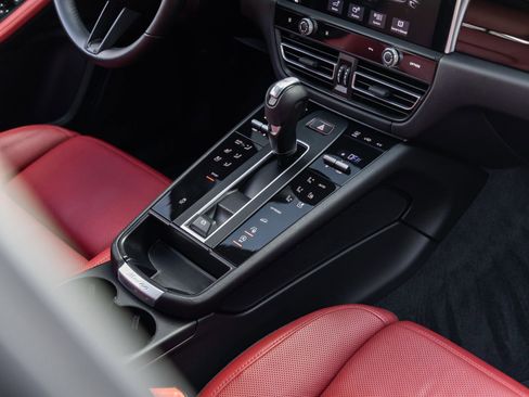 Certified 2023 Porsche Macan image 35