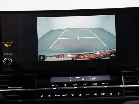 Used 2025 Toyota Sienna Limited image 19