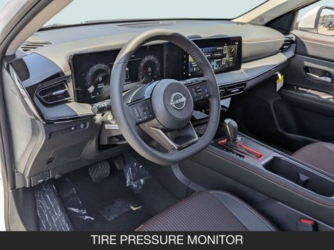 New 2025 Nissan Kicks SR image 12