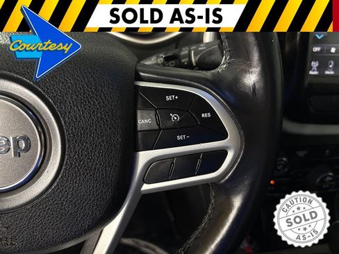 Used 2018 Jeep Cherokee Latitude Plus w/ Comfort/Convenience Group FWD image 21