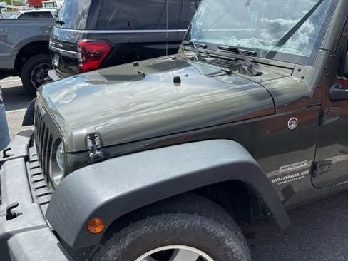 Used 2016 Jeep Wrangler Unlimited Sport w/ Connectivity Group AWD/4WD image 3