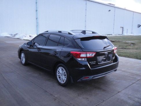Used 2017 Subaru Impreza 2.0i Premium image 8