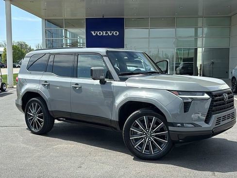 Used 2024 Lexus GX 550 w/ Accessory Package (2T) image 2