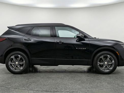 Used 2025 Chevrolet Blazer LT image 11