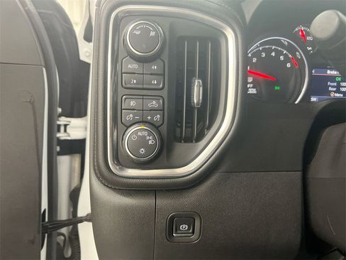 Used 2019 Chevrolet Silverado 1500 RST image 18