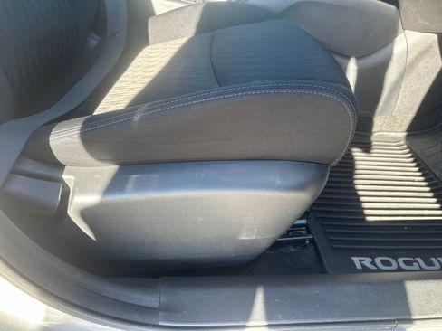 Used 2017 Nissan Rogue SV AWD/4WD image 31
