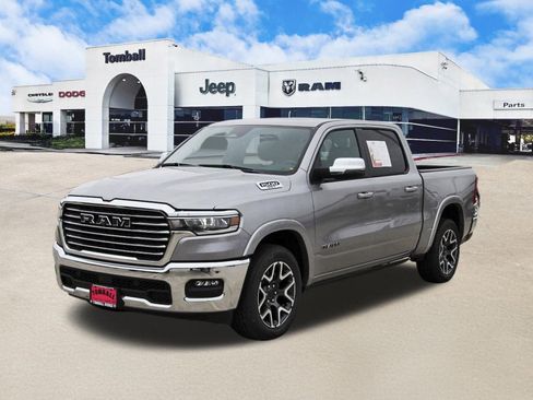 Used 2025 RAM 1500 Laramie AWD/4WD image 3