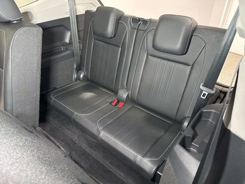 Used 2023 Volkswagen Tiguan SE w/ Panoramic Sunroof Package image 28