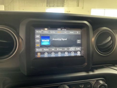 Used 2023 Jeep Gladiator Sport AWD/4WD image 16