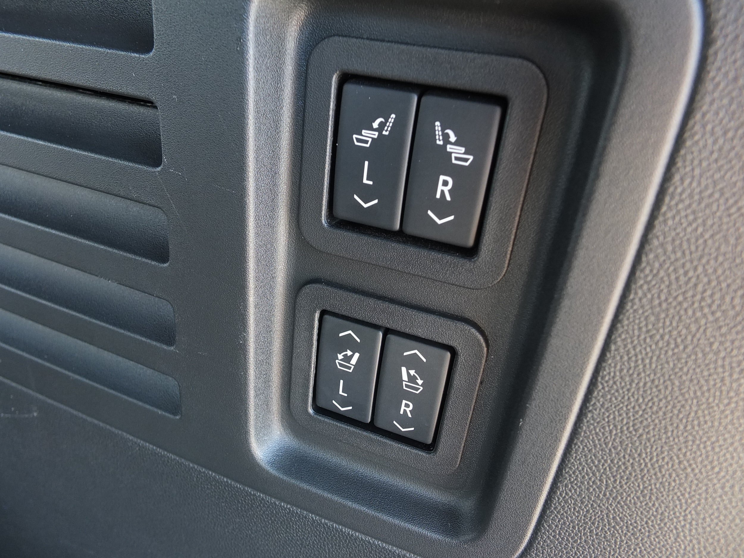 Used 2025 Chevrolet Traverse RS w/ LPO, Floor Liner Package FWD image 18
