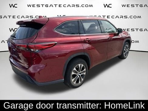 Used 2021 Toyota Highlander XLE FWD image 22
