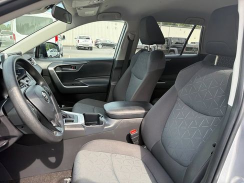 Used 2025 Toyota RAV4 XLE AWD/4WD image 18