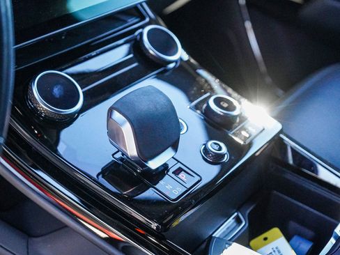 Used 2023 Land Rover Range Rover Sport SE image 22