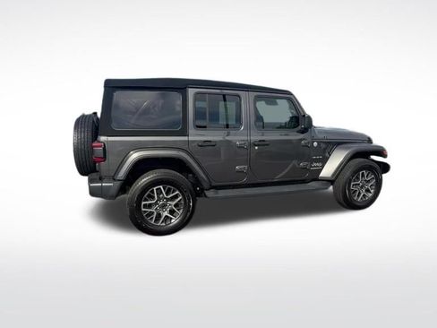 Used 2024 Jeep Wrangler Sahara image 38
