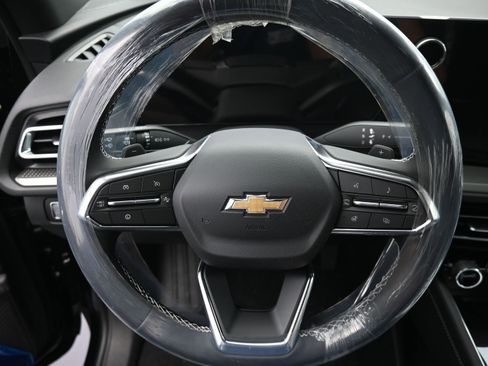 New 2026 Chevrolet Traverse LT w/ Sun and Wheel Package FWD image 11