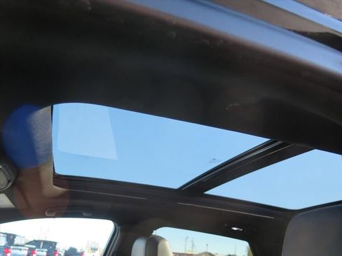 Used 2025 Cadillac XT5 Premium Luxury image 12