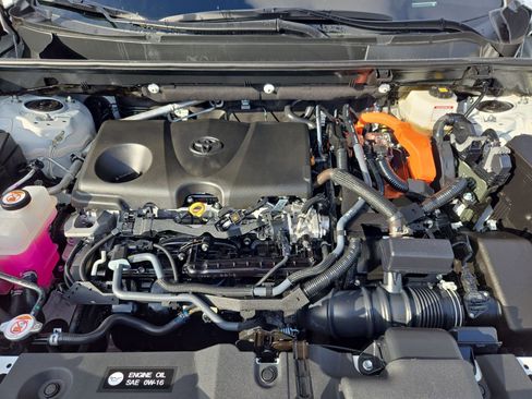 Certified 2025 Toyota RAV4 XLE AWD/4WD image 32