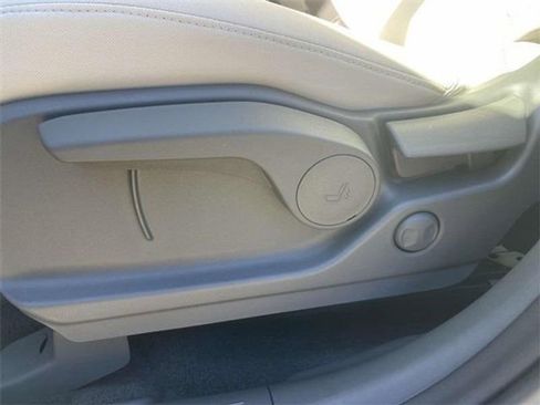 Certified 2025 Hyundai Santa Fe SE image 17