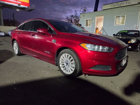 Used 2016 Ford Fusion SE image 5