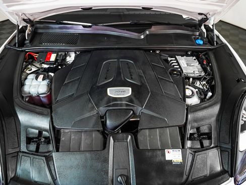 Certified 2022 Porsche Cayenne E-Hybrid w/ Premium Package image 13