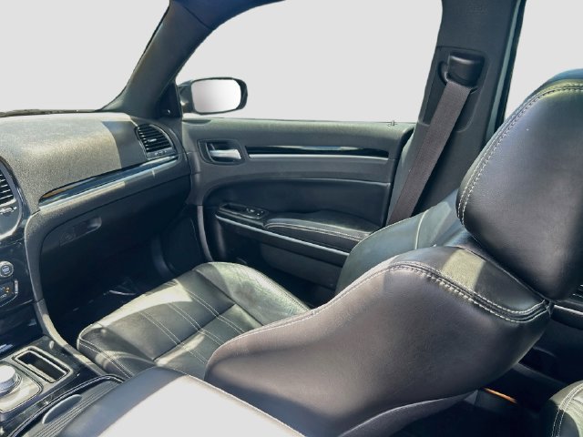Used 2022 Chrysler 300 S RWD image 5